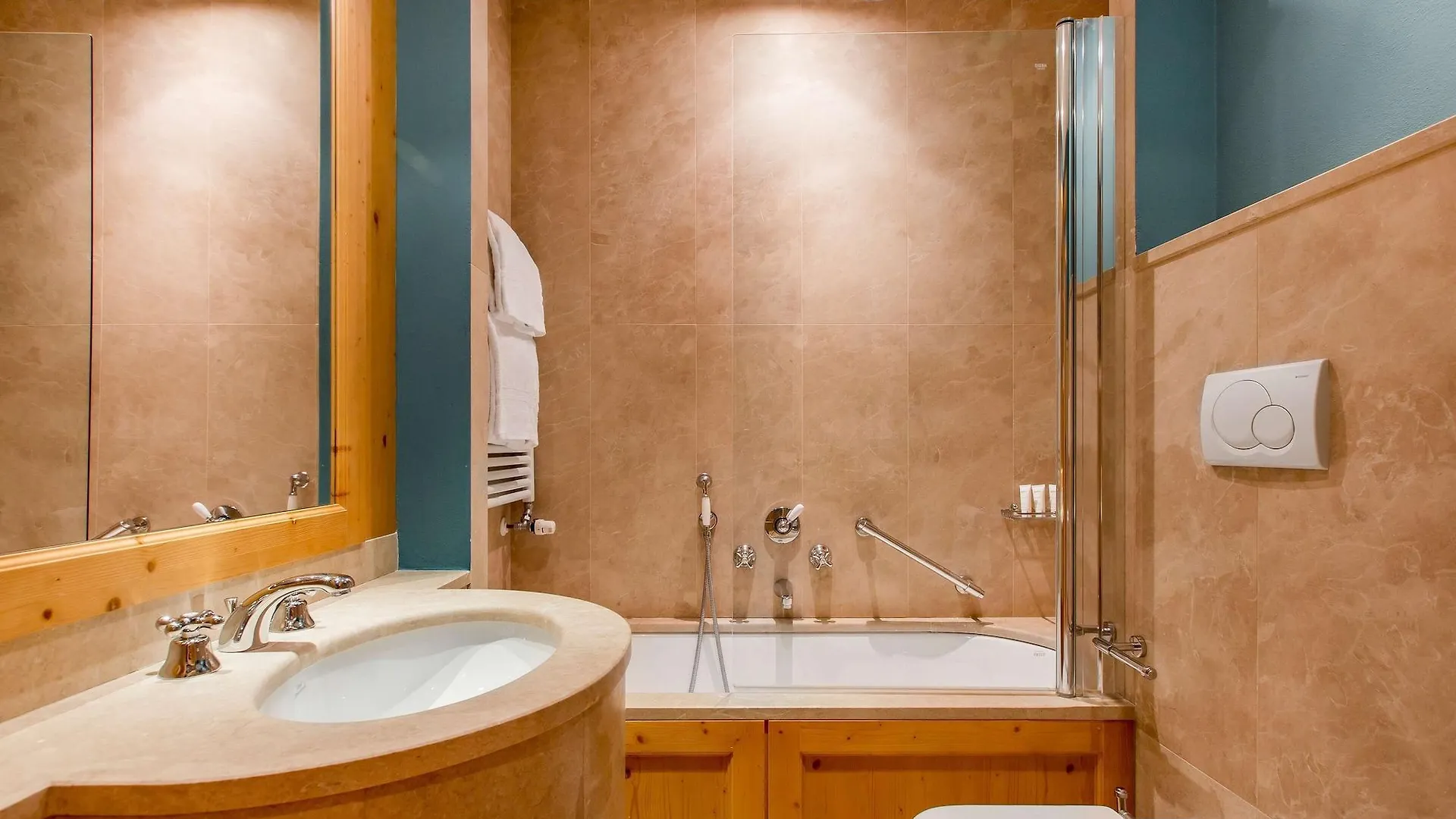 Radisson Residences Savoia Palace كورتينا دامبيتزو